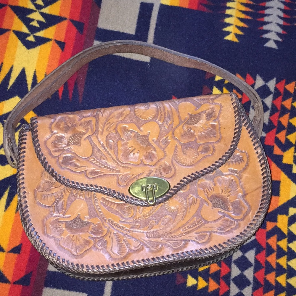 Vintage tooled leather western purse 🐴